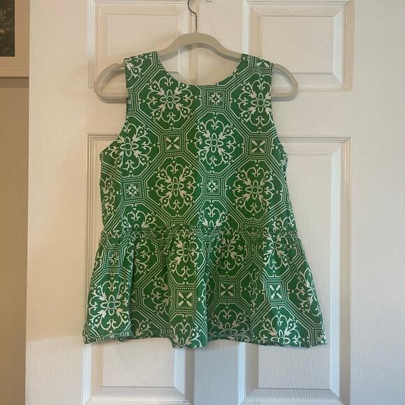 Ann Taylor sleeveless top featuring a green and white geometric print size med - Picture 1 of 14